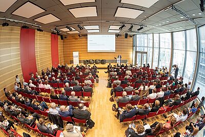 Gäste des Energiesymposiums im dbb forum berlin