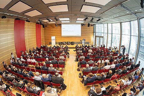Gäste des Energiesymposiums im dbb forum berlin